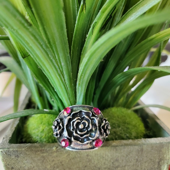 Flower Silver Tone Stretch Ring with Fuchsia Pink Stones 💥3 for $24💥 - Picture 6 of 16